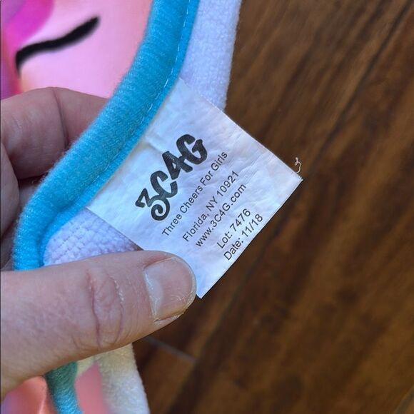 Oversized Jumbo Cat-Shaped Beach Towel with Sunglasses Design - Picture 7 of 8